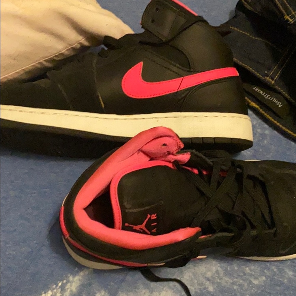 Black & pink Nike sneakers